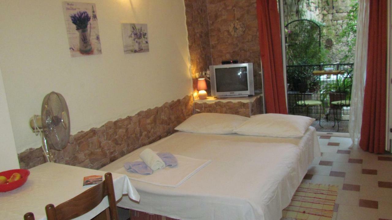 Apartments Senko Trpanj Eksteriør bilde